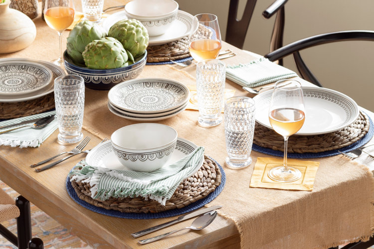 Silverware table clearance setting